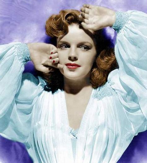 The original redhead.  Judy Garland is divine. Klasik Hollywood, Carroll Baker, Katherine Mansfield, Stars D'hollywood, Joyce Carol Oates, Tyrone Power, Shirley Jones, Errol Flynn, Veronica Lake