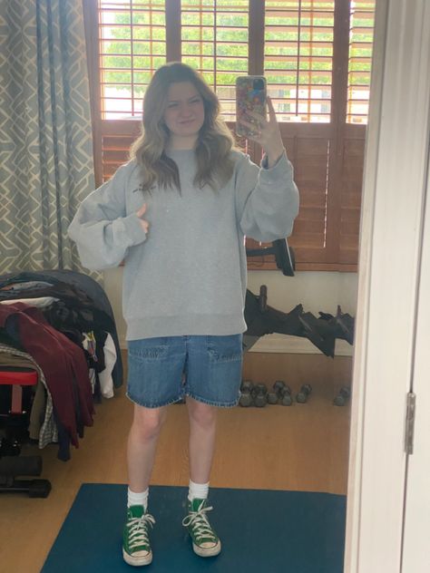 Gray Converse Outfit, Grey Converse Outfit, Green Converse Outfit, Converse Socks, Chunky Socks, Venus Sign, Gray Converse, Shorts And Converse, Grey Converse