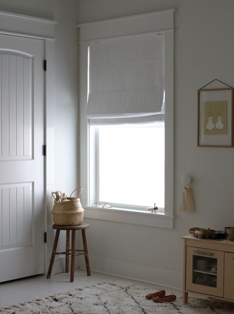 Custom, Stylish Cost-Friendly Linen Drapes and Shades from Barn & Willow - Remodelista Roman Shades Bedroom, Contemporary Kids Room, White Roman Shades, Contemporary Window Treatments, Linen Roman Shades, Contemporary Design Style, Flat Roman Shade, Custom Window Coverings, White Drapes