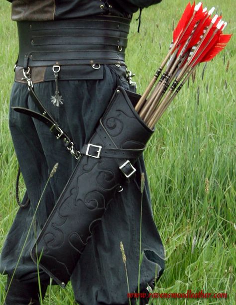 Bow And Arrow Quiver, Hip Quiver Archery, Bow And Arrow Outfit, Archery Armor, Fantasy Quiver, Archery Clothes, Crossbow Quiver, Archery Outfit, Archery Clothing