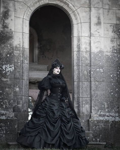 Melyna Aelyssxenia on Instagram: “. . . Gracias @signofotografia . . #goth #gothic #widow #gothwidow #gothicvictorian #gothicromantic #dark #cementery #gothicvictorian…” Anglo Gothic Aesthetic, Gothic Aesthetic Outfit, Anglo Gothic, Dark Fashion Photography, Haunted Wedding, Black And White Crop Tops, Gothic Models, Goth Wedding, Victorian Costume