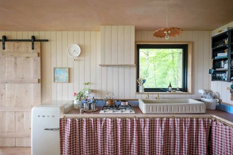 Table-Like Islands and 5 More Details You’ll Almost Always Find in an English Country Kitchen English Country Kitchen, Humble Kitchen, Yellow Cabinets, Treehouse Hotel, Devol Kitchens, Galley Kitchens, Ceiling Panels, Cottage Kitchen, Country Kitchen