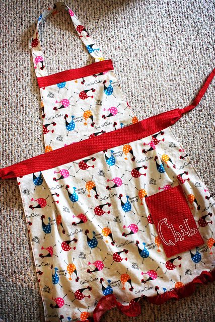 Easy Apron, Apron Pattern Free, Flirty Aprons, Apron Ideas, Apron Tutorial, Diy Apron, Apron Pattern, Apron Sewing Pattern, Full Apron