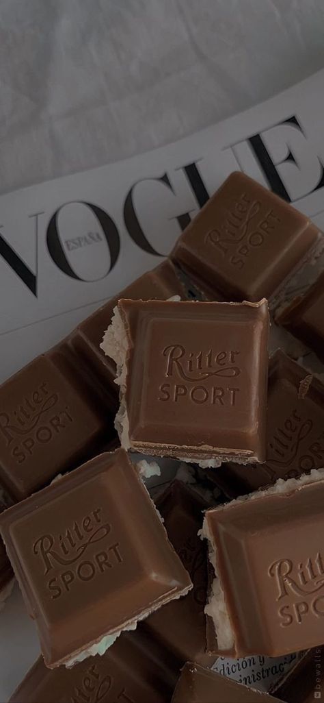 Brown Aesthetics, Ritter Sport, Dark Theme, Cream Aesthetic, Classy Aesthetic, Food Pin, Aesthetic Photos, Foto Ideas Instagram, Beige Aesthetic