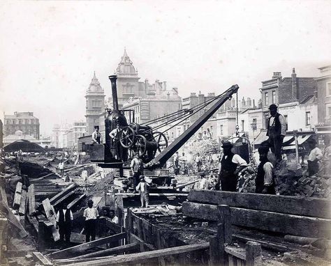 Building the Metropolitan District Railway, 1867. Isambard Kingdom Brunel, Liverpool History, Great Western Railway, Victorian London, Victorian Photos, London History, Construction Workers, London Museums, London Town