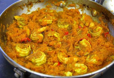 Curry Shrimp With Pumpkin. Pumpkin Shrimp, Curry Pumpkin, Carribean Food, Best Curry, Trini Food, Pumpkin Curry, Pumpkin Dishes, Caribbean Cuisine, Curry Shrimp