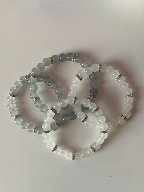 Crystal Bracelet Ideas Aesthetic, Cristal Bracelet Ideas, Pretty Bead Bracelets, Beats Braslate, Breclate Aesthetic, Cute Bracelet Ideas Glass Beads, Bracelets Inspo Beads, Crystal Bracelets Ideas, Braclets Ideas Beads