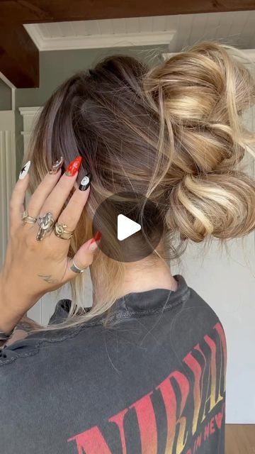 Messy Bun For Thick Hair Tutorial, Hairstyles For Humidity, Easy Messy Updo, How To Do A Messy Bun Thick Hair, Hairstyles For Women, Easy Messy Bun With One Hair Tie, Messy Bun Tutorial For Medium Hair, Short Hair Messy Bun, Bun With Curls Hanging Down