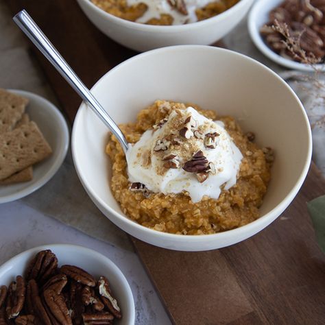 Pumpkin Cheesecake Oatmeal Recipe | Quaker Oats Pumpkin Cheesecake Oatmeal, Cheesecake Oats, Cheesecake Oatmeal, Vanishing Oatmeal Raisin Cookies, Oats Snacks, Pumpkin Overnight Oats, Oat Recipes, Old Fashioned Oats, Quaker Oats