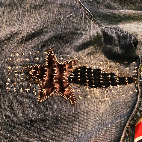 Mended Jeans, Star Patch Jeans, Visible Mending Jeans, Jean Mending, Visible Mending Stitches, Jean Embroidery, Clothing Embroidery, Upcycling Clothes, Repair Jeans