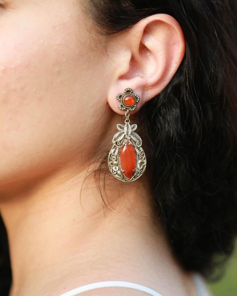 The Vintage Sphynx on Instagram: “These antique beauties are still up for grabs! The carnelian surrounded by the intricate filigree is absolutely to die for🙀✨ Tap to shop🛍” Carnelian Earrings, Carnelian Jewelry, Earrings Antique, Antique Gift, Carnelian Stone, Chinese Export, Filigree Earrings, Sphynx, Wire Work