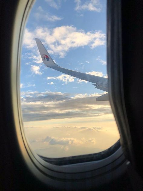 Malaysia Air Plane Window View, Titan Aesthetic, Story Filters, Plane Window, Stylish Luggage, Travel Picture Ideas, Attack On Titan Aesthetic, Malaysia Airlines, Instagram Story Filters