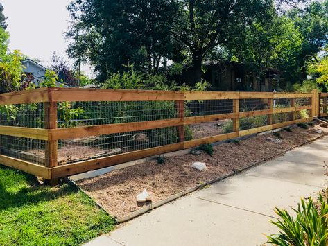 Rustic Wood Fence Ideas, Rustic Wood Fence, Wood Fence Ideas, Ranch Fence, Screened Deck, Chain Link Fence Installation, Farm Fencing, Wood Fence Installation, Cedar Wood Fence