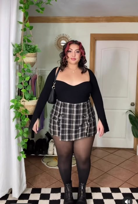 Cute Clothes For Plus Size Women, Mini Skirt For Plus Size, Date Outfits Curvy, Kevin Gates Concert Outfit Ideas Plus Size, Plus Size Thrift Flip, Mini Skirts Outfits Plus Size, Plus Size Style Icons, Curvy Emo Outfits, Plus Size Clubbing