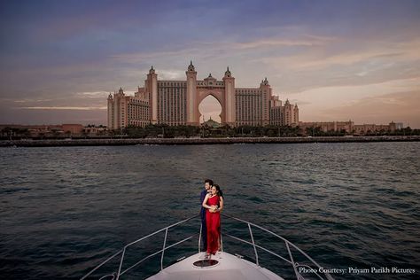 Dubai Photography Ideas, Dubai Landscape, Yacht Photoshoot, Dubai Photoshoot, Amazing Wedding Ideas, Yacht Wedding, Pre Wedding Photoshoot Outdoor, Dubai Wedding, Pre Wedding Poses