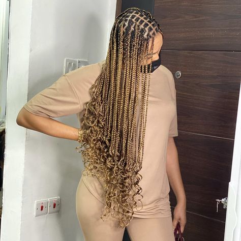 Small Knotless Box Braids With Curls And Color, Normal Braids Hairstyles, Sensational Braids, Color 27 Knotless Braids, Knotless Box Braids Ideas, Blk Hairstyles, Box Braids Ideas, Small Box Braids Hairstyles, Single Braids Hairstyles