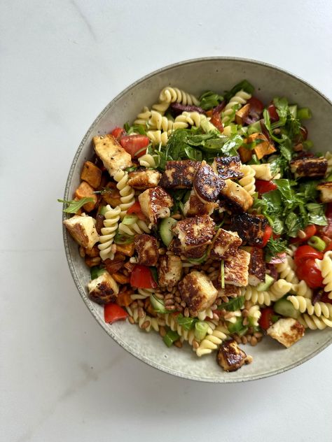 MEDITERRANEAN PASTA SALAD WITH GOLDEN HALLOUMI — Wholesome by Sarah Halloumi Pasta Salad, Salad Halloumi, Halloumi Recipes, Halloumi Pasta, Mediterranean Pasta Salad, High Protein Salads, Slow Cooker Enchiladas, Mediterranean Pasta Salads, Halloumi Salad