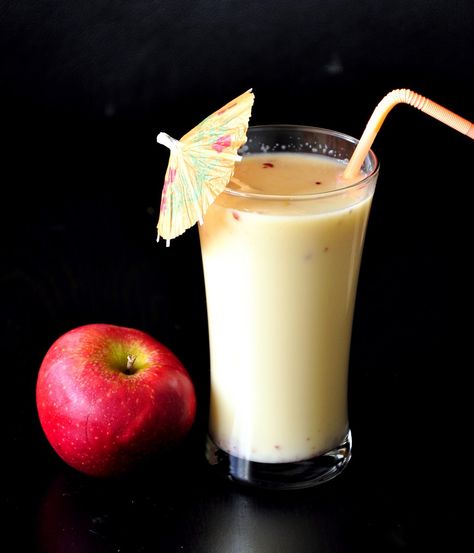 Apple Juice Fresh Apple Juice, Fresh Apples, Apple Juice, Ice Cubes, Healthy Drinks, Glass Of Milk, Cold Drinks, Indian Food Recipes, Hot Drink