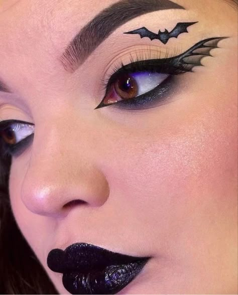 Halloween Eye Makeup Looks, Bat Makeup, Holloween Makeup, Eye Makeup Looks, Makeup For Moms, Halloween Eye Makeup, Cooler Style, Halloween Eyes, Ethereal Makeup