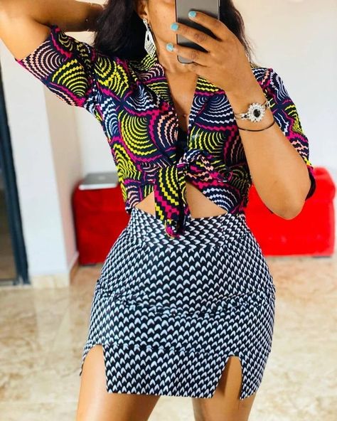 Ankara Short Skirt And Blouse, Short Skirt And Blouse, Ankara Short Skirt, Skirt And Blouse Styles, Mini Skirt Style, African Print Tops, Ankara Short, African Print Skirt, Afrikaanse Mode