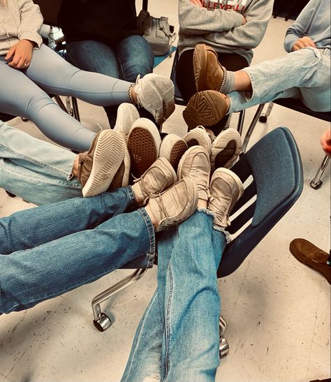 #friends #besties #school #fun #aesthetic #fashion #shoes #chair #schoolfriends #funny #funnypics School Fun Aesthetic, School Friends Aesthetic, School Friend, Fun Aesthetic, School Goals, School Friends, Highschool Aesthetic, Boarding School, School Fun