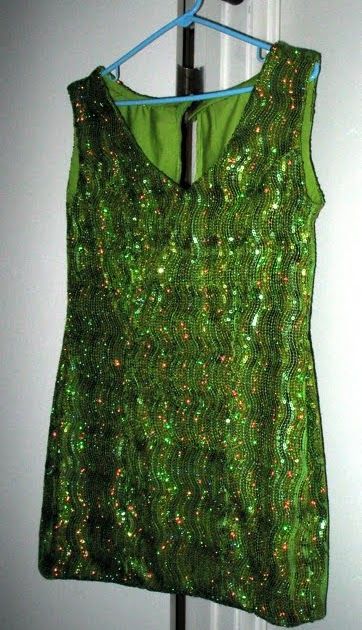 Math art beads tutorial pattern sewing weaving hat gwen fisher Sew Sequins, Sewing Sequins, Sequin Art, Sequined Fabric, Garment Sewing, Diy Tops, Top Sewing, Make Your Own Dress, Top Sewing Pattern