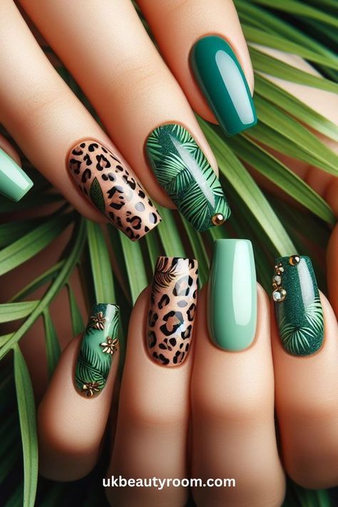 Fun Nail Art Summer, Safari Themed Nails, Safari Nails Designs, Nails Blue And Green, Africa Nails, Tropical Nail Ideas, Jungle Nails, Safari Nails, Leopard Nail Designs