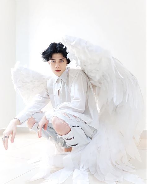 #instagram #aesthetic #wattpad #mensclothing #mensfashion #boys #angel #anjo #angelaesthetic #halloween #halloweenmakeup #halloweenideas #aestheticfeed #aestheticwallpaper #aesthetictumblr #antonsmaniotto #tumblr #pinterestboy #boyfriend #boystyle #boys Angel Clothes Male, Male Angel Costume, Mens Angel Costume, Angel Core Aesthetic Outfits, Angel Core Outfit, Angelcore Outfits, Boys Outfits Aesthetic, Antonio Smaniotto, Angel Portrait