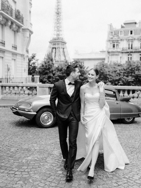 Plaza Athenee Paris, Paris Engagement Photos, Pre Wedding Ideas, Honeymoon Photography, Plaza Athenee, Paris Engagement, Paris Couple, Fox Wedding, Paris Photoshoot