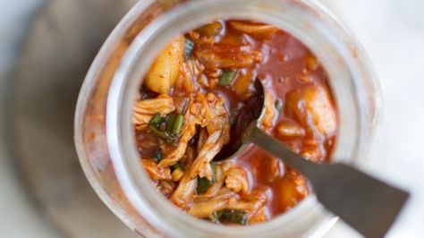 Ways To Eat Kimchi, Cabbage Kimchi Recipe, Traditional Korean Food, Asain Food, Tofu Stew, Kimchi Noodles, Cabbage Kimchi, Homemade Kimchi, South Korean Food