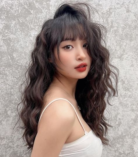 Korean S-Waves Perm Jelly Perm Korean Hair, Perm Types Waves, New Wave Hairstyles, Perm For Wavy Hair, Best Perms For Medium Hair, Jelly Perm Korean, Perm Black Hair, S Wave Curls, Large Rod Perm Medium Hair