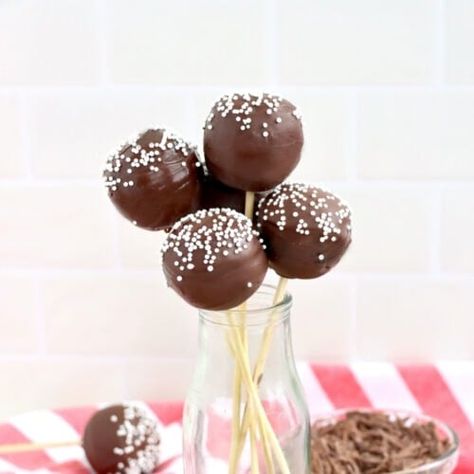 Copycat Starbucks Cake Pop Recipe - Kitchen Divas Chocolate Cake Pops, Cake Pop Recipe, Cake Pop, How To Make Chocolate, Cake Pops, Chocolate Cake, Cake