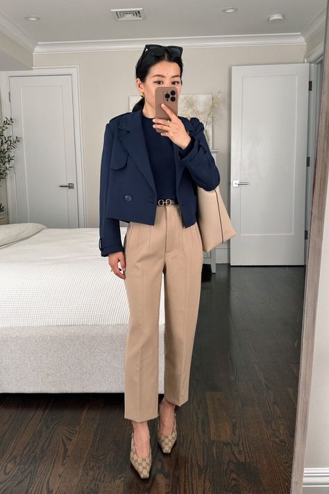 Cropped blazer with Zara pants winter work outfits Cropped Blazer Office Outfit, Work Outfits With Boots, High Waisted Trousers Outfit, Crop Blazer Outfit, Cropped Blazer Outfit, Tailored Pants Outfit, Outfits With Boots, Blue Blazer Outfit, Winter Work Outfits