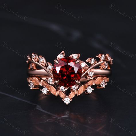 6mm round cut Antique Red Garnet Leaf Engagement Ring Set Rose Gold Moissanite Twig Wedding Ring Art Deco Branch Bridal Promise Ring Unique Women Gift Side stones: moissanite This ring can also be made in genuine solid 10k, 14k, 18k gold or Platinum, and all the rings in my shop can be customized too! If you want to know more details about the ring, just contact with me anytime! If you want to customize the ring, just contact with me anytime! If you want to make a custom jewelry, just contact with me anytime! PROCESS TIME AND SHIPPING It usually takes about 3-4 weeks to finish the ring and 4-6 days to deliver to you if you are in US. (Free Shipping within US!) We will offer you the tracking number once your ring is shipped. WARRANTY 30 days money back guarantee! If you have any questions, Ruby Engagement Ring Gold, Red Engagement Ring, Red Diamond Ring, Gold Art Deco Ring, Wedding Ring Art, Engagement Rings Princess, Black Gold Ring, Leaf Engagement Ring, Unique Women