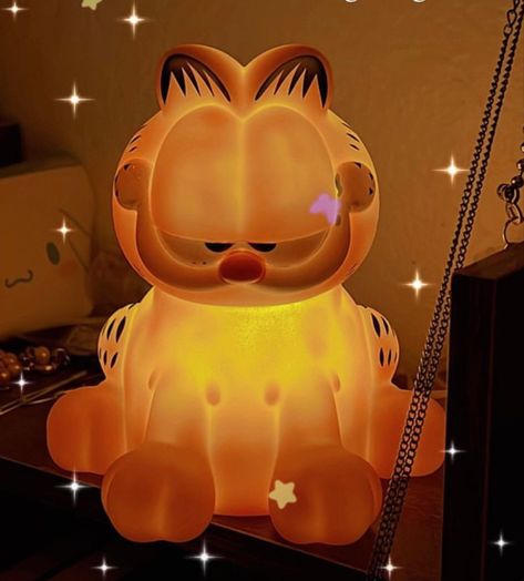 garfield lamp Garfield Lava Lamp, Garfield Room Decor, Garfield Bedroom, Garfield Lamp, Garfield Room, Garfield Stuff, Fat Orange Cat, Garfield Images, Garfield Cartoon