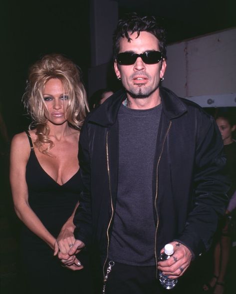 Pam Anderson Tommy Lee, Pamela And Tommy, Pamela Andersen, Pam Anderson, Pam And Tommy, Tommy Lee, 90s Fashion Outfits, Famous Couples, Motley Crue