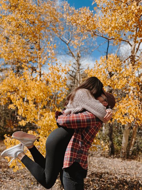 Cold Fall Couple Pictures, Couple Poses Autumn, The Fall Of Bradley Reed, Fall Senior Pictures Couples, September Photoshoot Ideas Couples, Autumn Couple Photos, Fall Couple Photos Pumpkin Patch, Couple Fall Pics, Fall Boyfriend Aesthetic