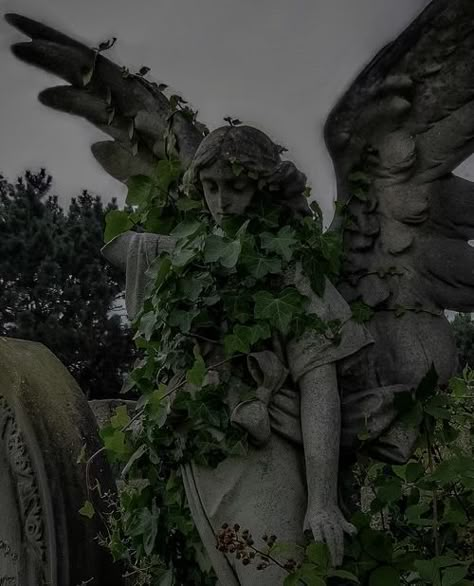 Loki Fanfic, Green Witch Aesthetic, Dark Core, Dark Naturalism, Fairy Grunge Aesthetic, Dark Forest Aesthetic, Arte Grunge, Fairy Statues, Dark Fairycore