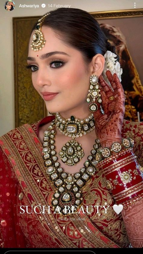 Bridal Makeup For Indian Brides, Dulhan Saree, Bride Glam, Bride Makeup Natural, Peacock Mehndi, Indian Bride Makeup, Bridal Jewellery Inspiration, Bride Photos Poses, Designer Bridal Lehenga Choli