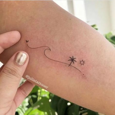 Cute Tattoos For Women | Fashionisers© Cute Tattoo Ideas For Women, Beachy Tattoos, Cute Tattoo Ideas, Dragons Tattoo, Palm Tattoos, Cute Tattoo, Palm Tree Tattoo, Inspiration Tattoos, Beach Tattoo