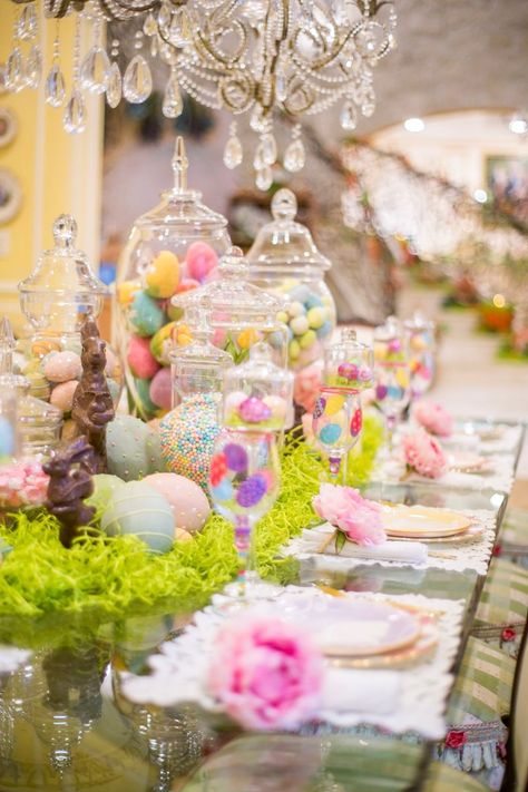 Easter Brunch Decorations, Diy Osterschmuck, Easter Party Decor, Easter Table Settings, Easter Tablescapes, Easter Decorations Dollar Store, Easter Decorations Outdoor, Easter Decorations Diy Easy, Easter Centerpieces