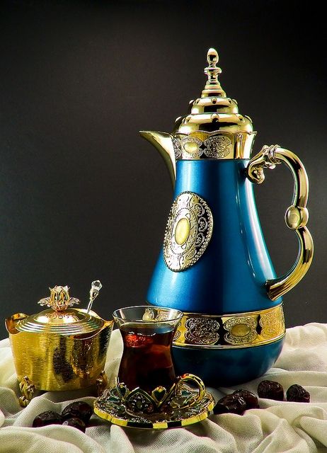 Arabian Tea Set Arabian Tea, Sunflower Room, Arabic Tea, Tea Etiquette, Arabic Coffee, Turkish Tea, Mad Tea Party, Tea Tins, Beautiful Coffee