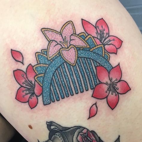 I had so much fun tattooing this glittery Mulan comb! Thanks Sabrina 💖 #Disney #disneytatts #disneytattoo #mulan #mulancomb #mulantattoo… Mulan Comb, Mulan Comb Tattoo, Mulan Tattoo, Melbourne Tattoo, Mulan Disney, Kawaii Tattoo, Leg Sleeves, American Traditional, Disney Tattoos