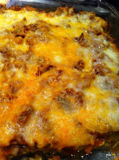 Beef Zucchini Casserole, Beef And Zucchini, Zucchini Healthy, Beef Zucchini, Zucchini Zoodles, Zucchini Casserole Recipes, Zucchini Casserole, Cheesy Casserole, Zucchini Squash