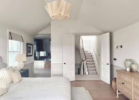 Hannah Hampton | London House Renovation & Interiors on Instagram: "Open plan master suite spanning the whole of the second floor - leading off the landing via double doors into the bedroom with wide planked wooden floor soften by a beautifully muted toned persian rug 💛 The floor is completely open, so it flows from bedroom to dressing room, and then up a few steps into the master bathroom, and honestly it has such a calming feel to it all! And I’ve even bought some more artwork recently so w Bedroom To Dressing Room, Hannah Hampton, Marble Island, Living Etc, London House, Kitchen Marble, Wooden Floor, Polished Concrete, House Renovation