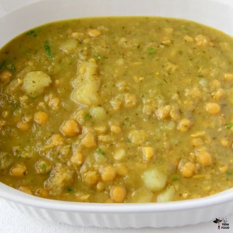 Trinidad curry channa and aloo (chickpeas and potatoes) - We Trini Food Chana Potato Curry, Channa Aloo Curry, Curry Channa Recipe, Trinidad Curry, Chickpeas And Potatoes, Channa Recipe, Trini Recipes, Chicken Breast Curry, Trinidad Food