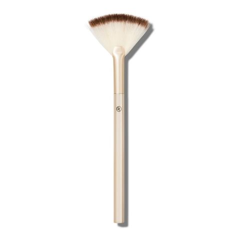 Sonia Kashuk Highlighting Fan Makeup Brush - Best Cruelty-free and Vegan Makeup Brushes  #makeupproducts #makeupbrushes #makeupapplicators Best Highlighter Makeup, Best Eye Makeup Brushes, Fan Brush Makeup, Top Foundations, Affordable Makeup Brushes, Cheap Makeup Brushes, Cupid's Bow, Real Techniques Brushes, Best Highlighter