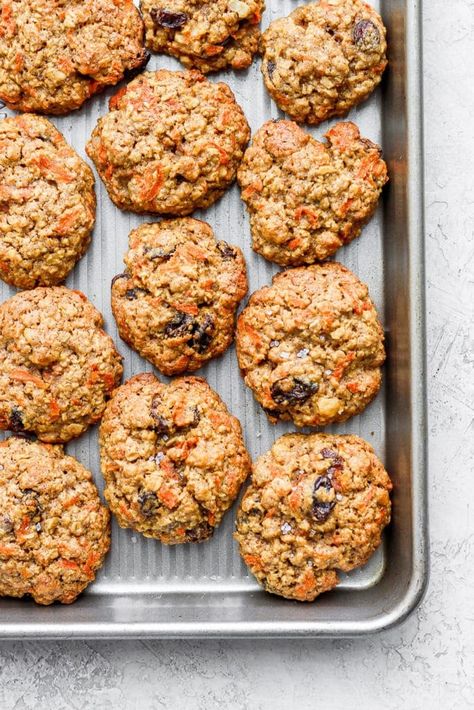 Oatmeal Carrot Cake, Healthy Oat Cookies, Carrot Cake Cookies Recipe, Carrot Cake Recipe Healthy, Oatmeal No Bake Cookies, Coconut Flour Cookies, Delicious Oatmeal, Oatmeal Cookies Easy, The Perfect Cookie