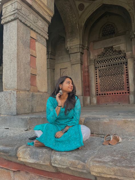 Kurta Poses Women In Temple, Frock Style Kurti, Simple Frock, Desi Vibes, Markers Drawing, Fake Dating, Aesthetic Poses, Simple Frock Design, Temple Photography