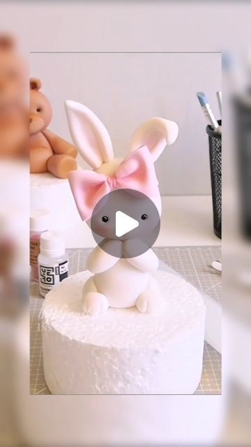 Fondant Rabbit, Making Fondant, Clay Jewelry Tutorials, Polymer Clay Jewelry Tutorials, Fondant Tutorial, Bunny Cake, Christening Cake, Sugar Paste, Beautiful Views Video